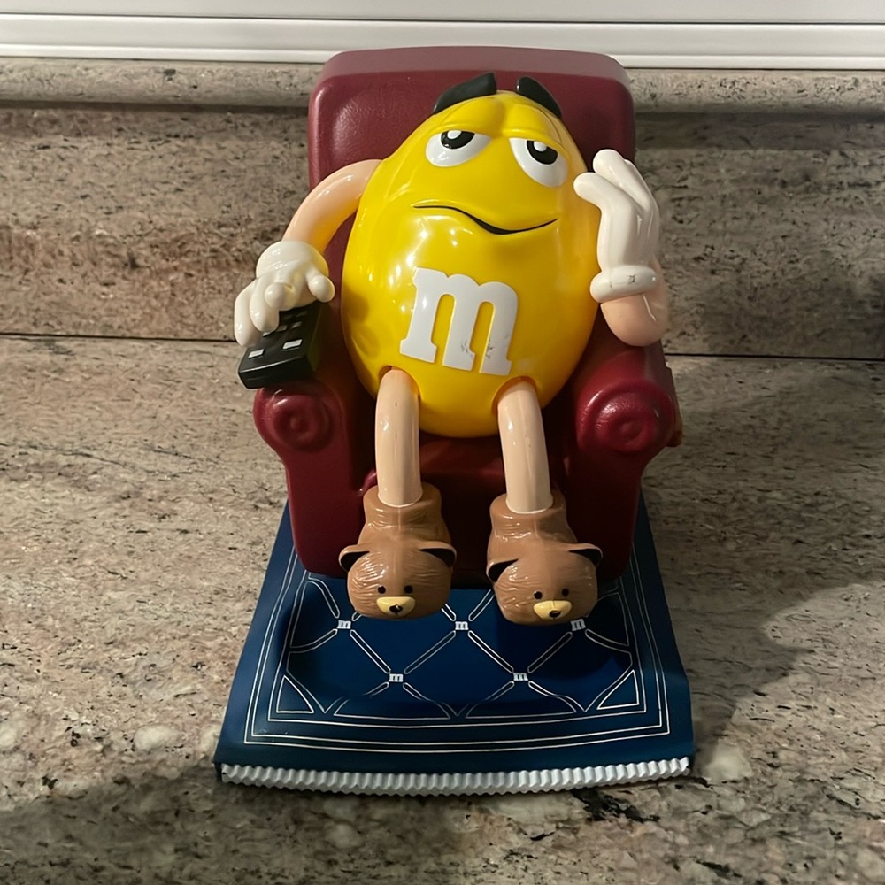 M&M candy dispenser - Picture 1 of 1